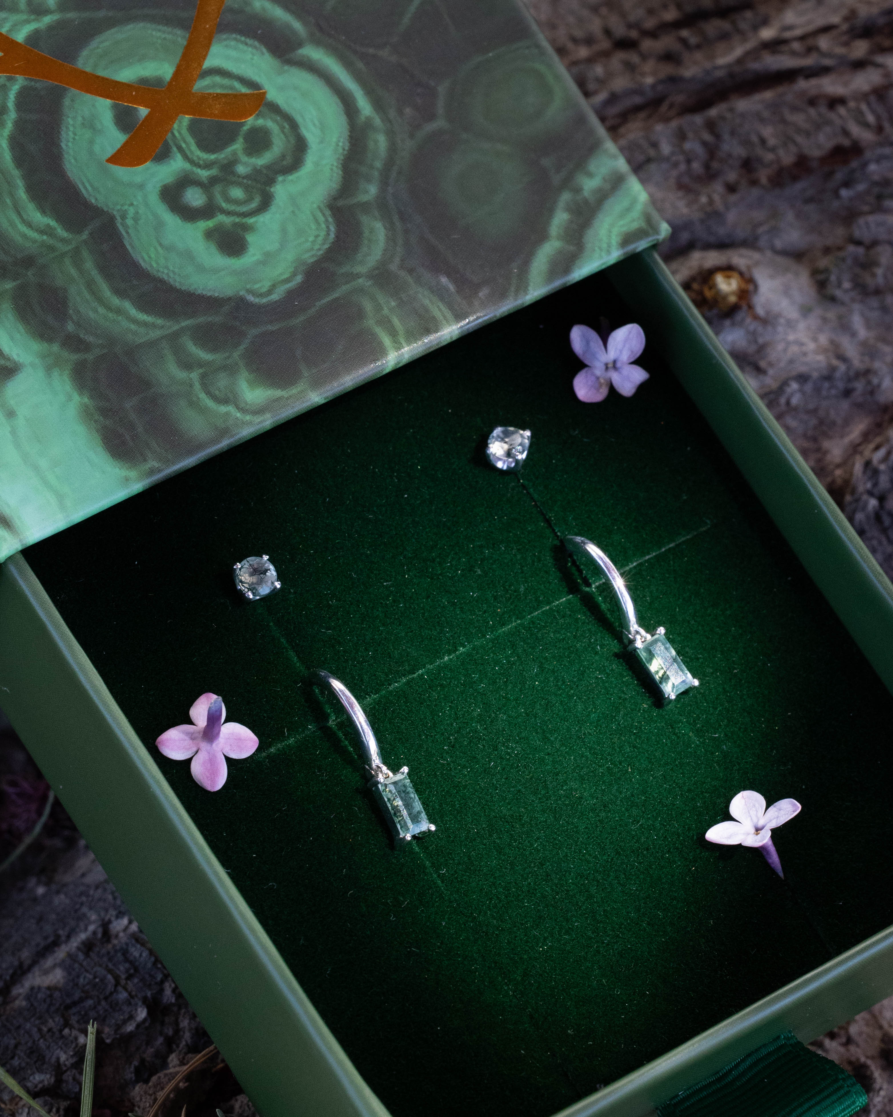 ROUND MOSS AGATE STUD EARRINGS IN 14K GOLD-Staghead Designs