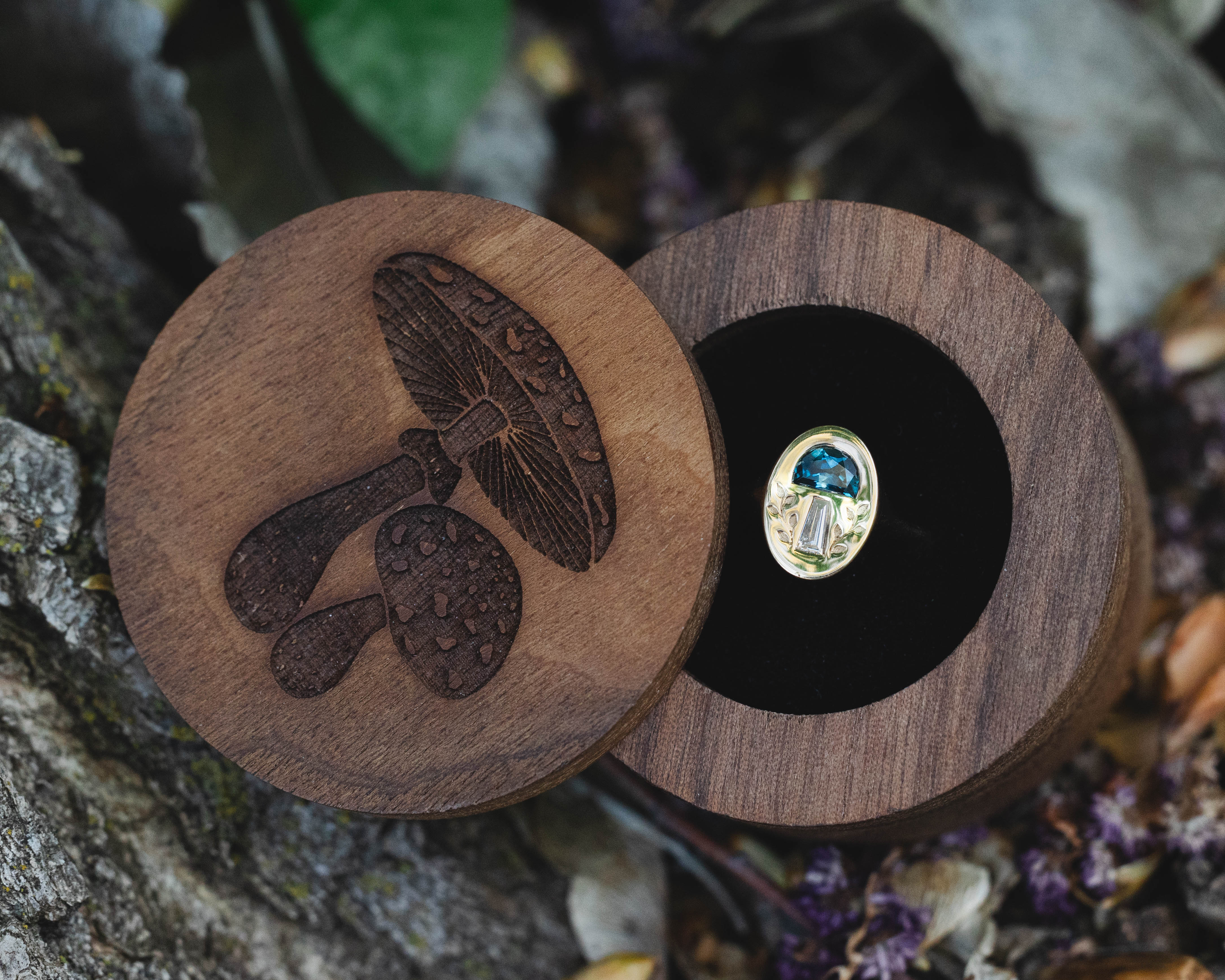 MUSHROOM SIGNET RING WITH MONTANA SAPPHIRE, DIAMOND ACCENT, AND VINE ENGRAVINGS-Staghead Designs