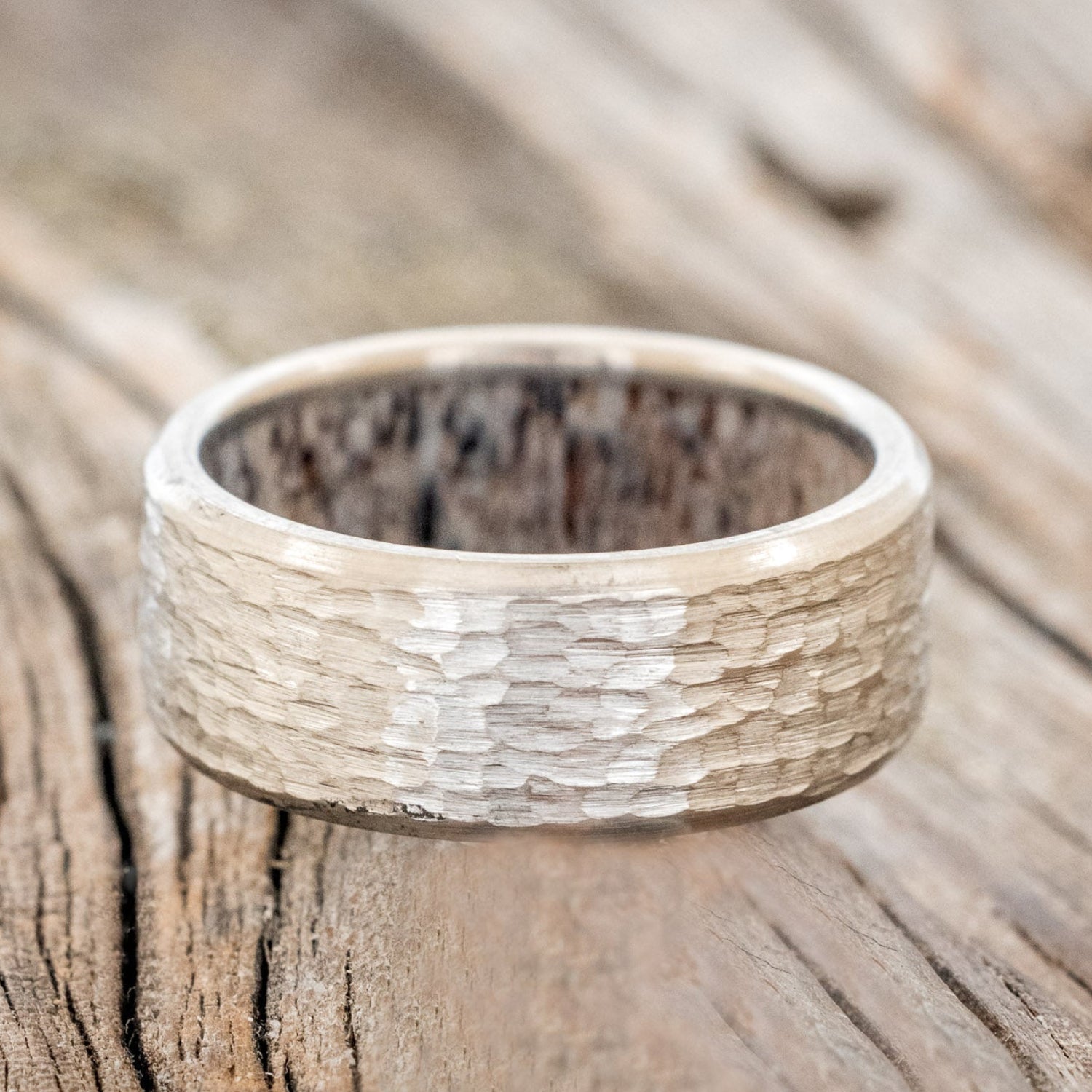 HAMMERED ANTLER LINED WEDDING RING-3