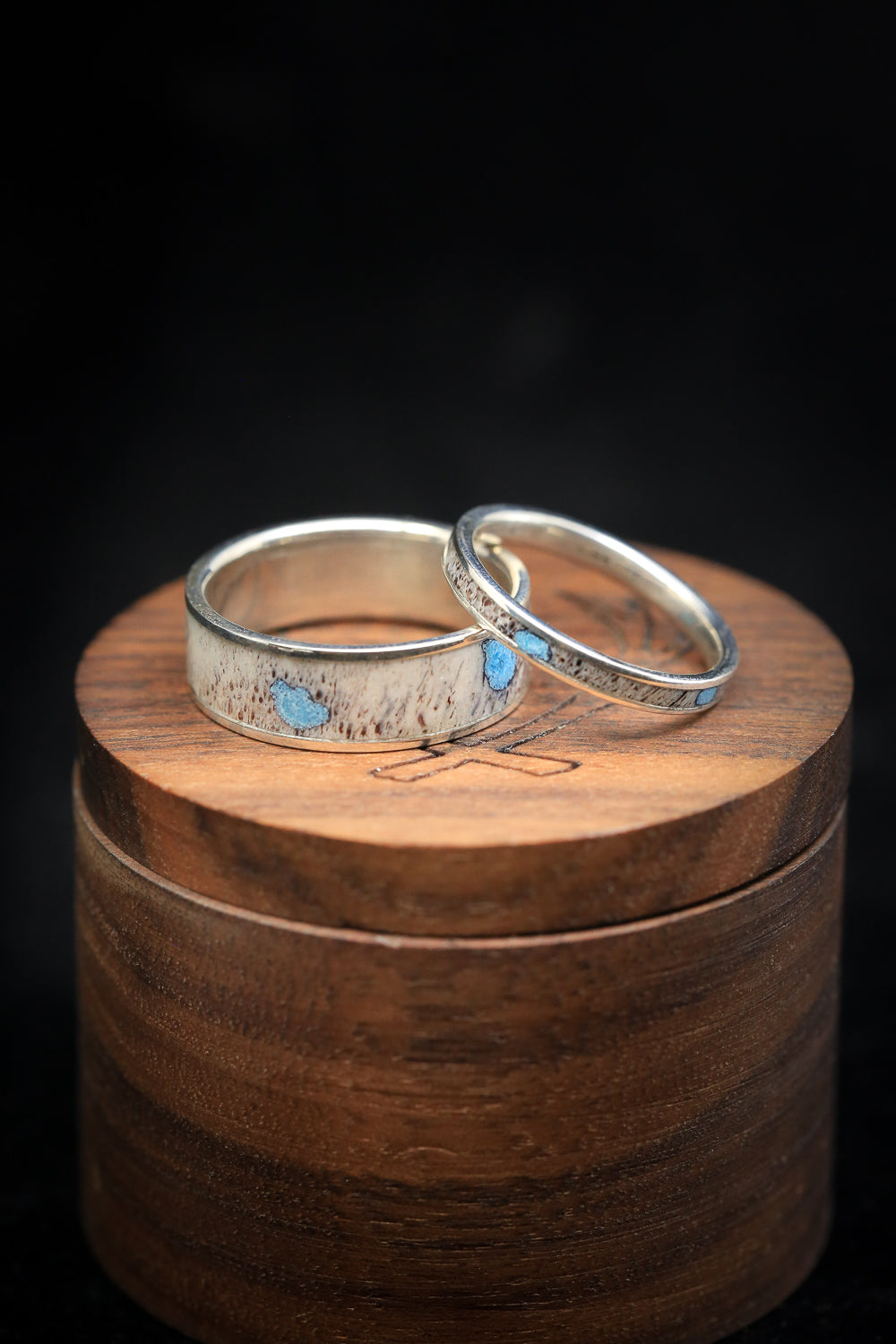 "RAINIER" - MATCHING SET OF ANTLER WEDDING RINGS WITH TURQUOISE DEPOSITS-15