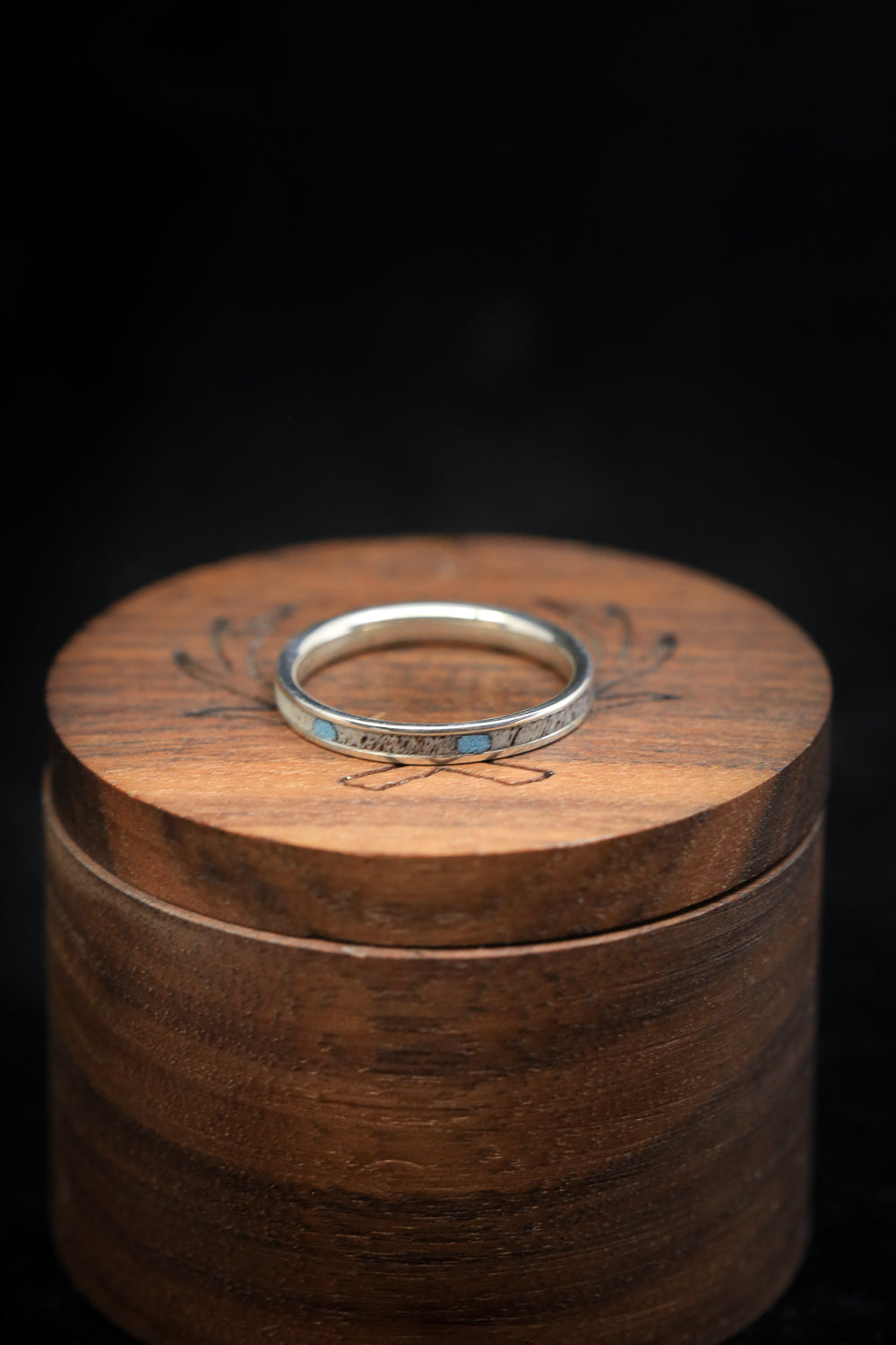"RAINIER" - MATCHING SET OF ANTLER WEDDING RINGS WITH TURQUOISE DEPOSITS-17