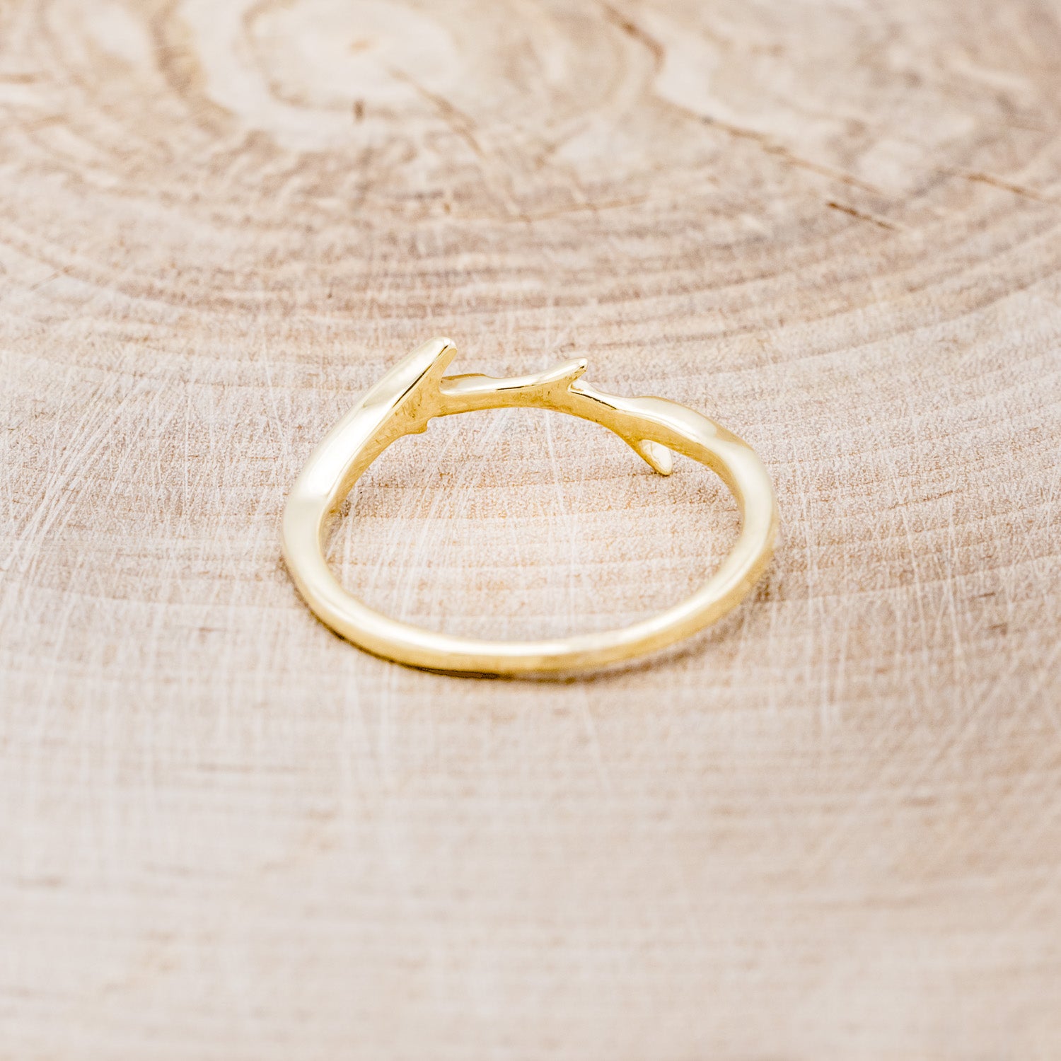 "ARTEMIS" - ROUND CUT SPINY OYSTER TURQUOISE ENGAGEMENT RING WITH AN ANTLER-STYLE STACKING BAND-17