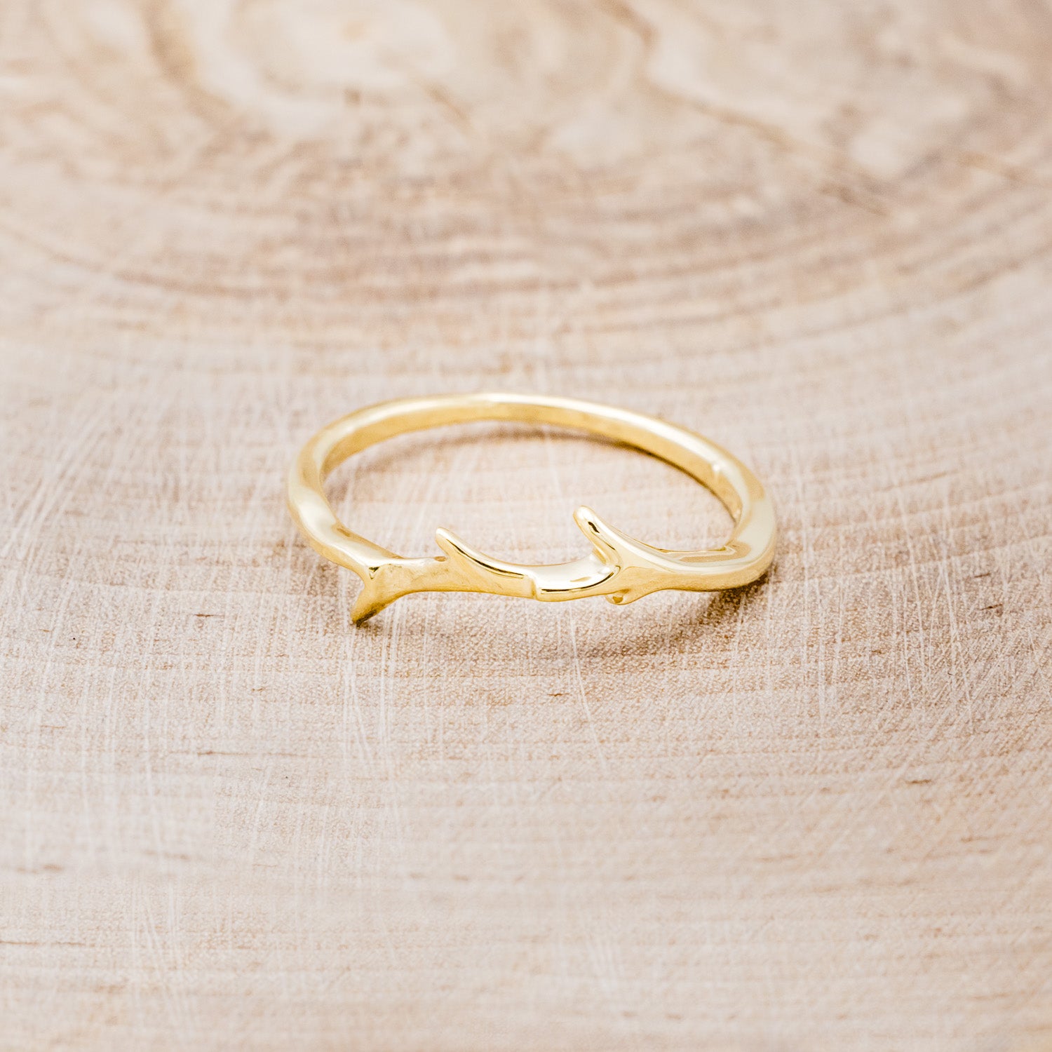 "ARTEMIS" - ROUND CUT SPINY OYSTER TURQUOISE ENGAGEMENT RING WITH AN ANTLER-STYLE STACKING BAND-16