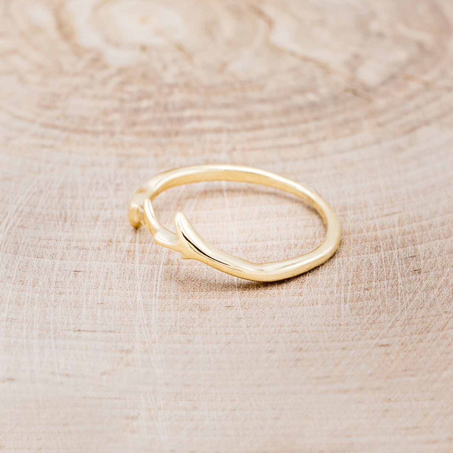 "ARTEMIS" - ROUND CUT SPINY OYSTER TURQUOISE ENGAGEMENT RING WITH AN ANTLER-STYLE STACKING BAND-15