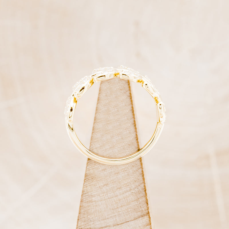 14K GOLD LEAF RING WITH DIAMOND ACCENTS