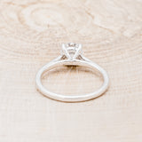 4 PRONG ROUND CUT MOISSANITE SOLITAIRE ENGAGEMENT RING
