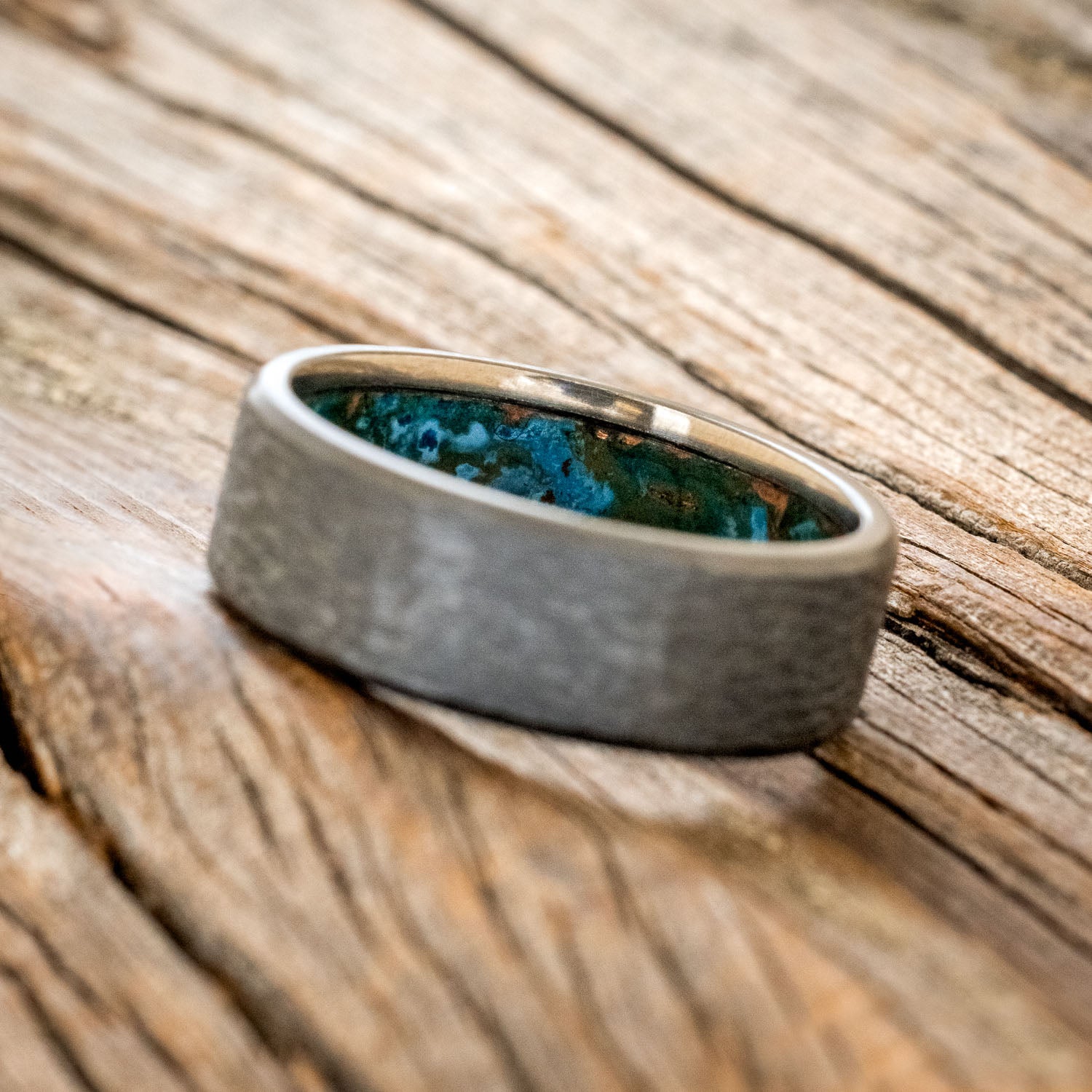 HAMMERED WEDDING BAND WITH PATINA COPPER LINING-11