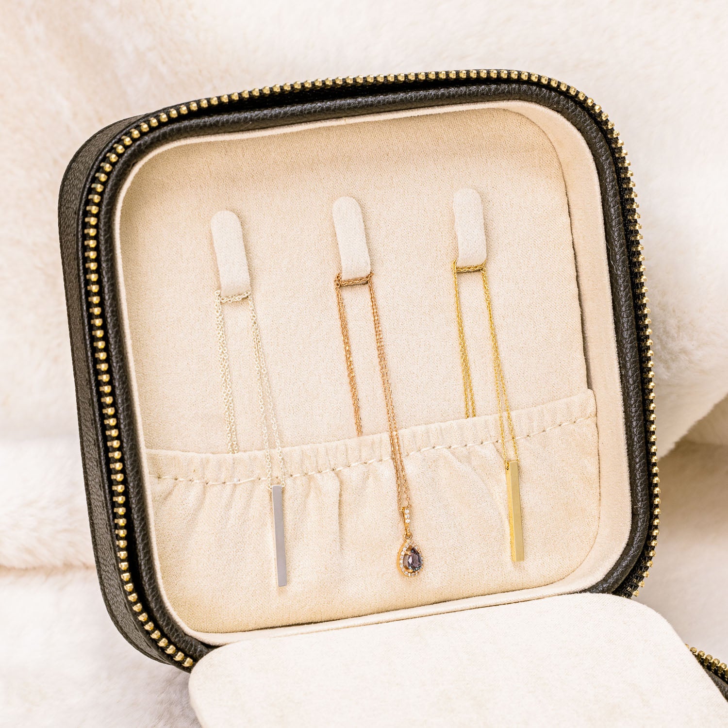 SQUARE BLACK LEATHERETTE JEWELRY CASE WITH MIRROR-5