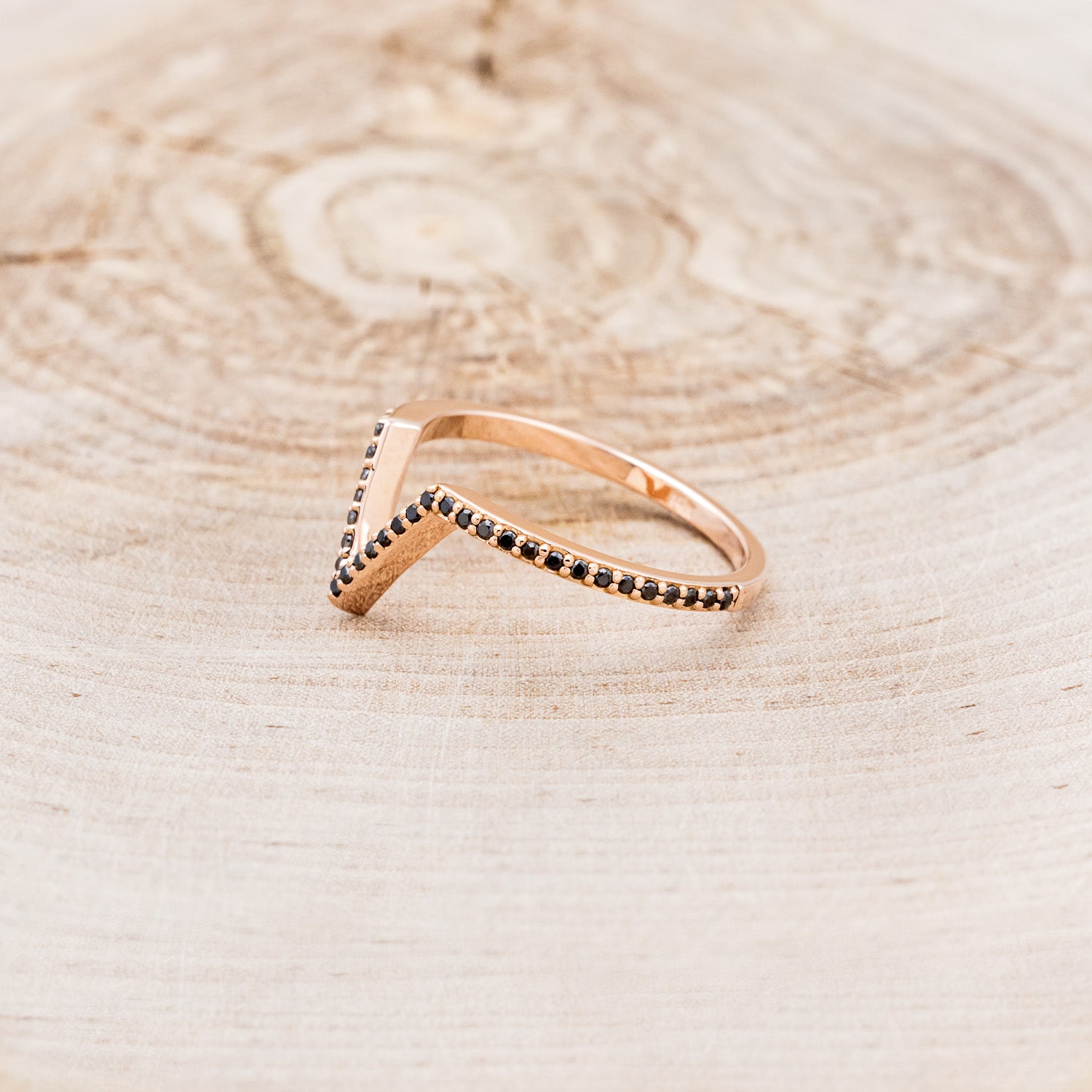 V-SHAPED TRACER WITH BLACK DIAMONDS-3