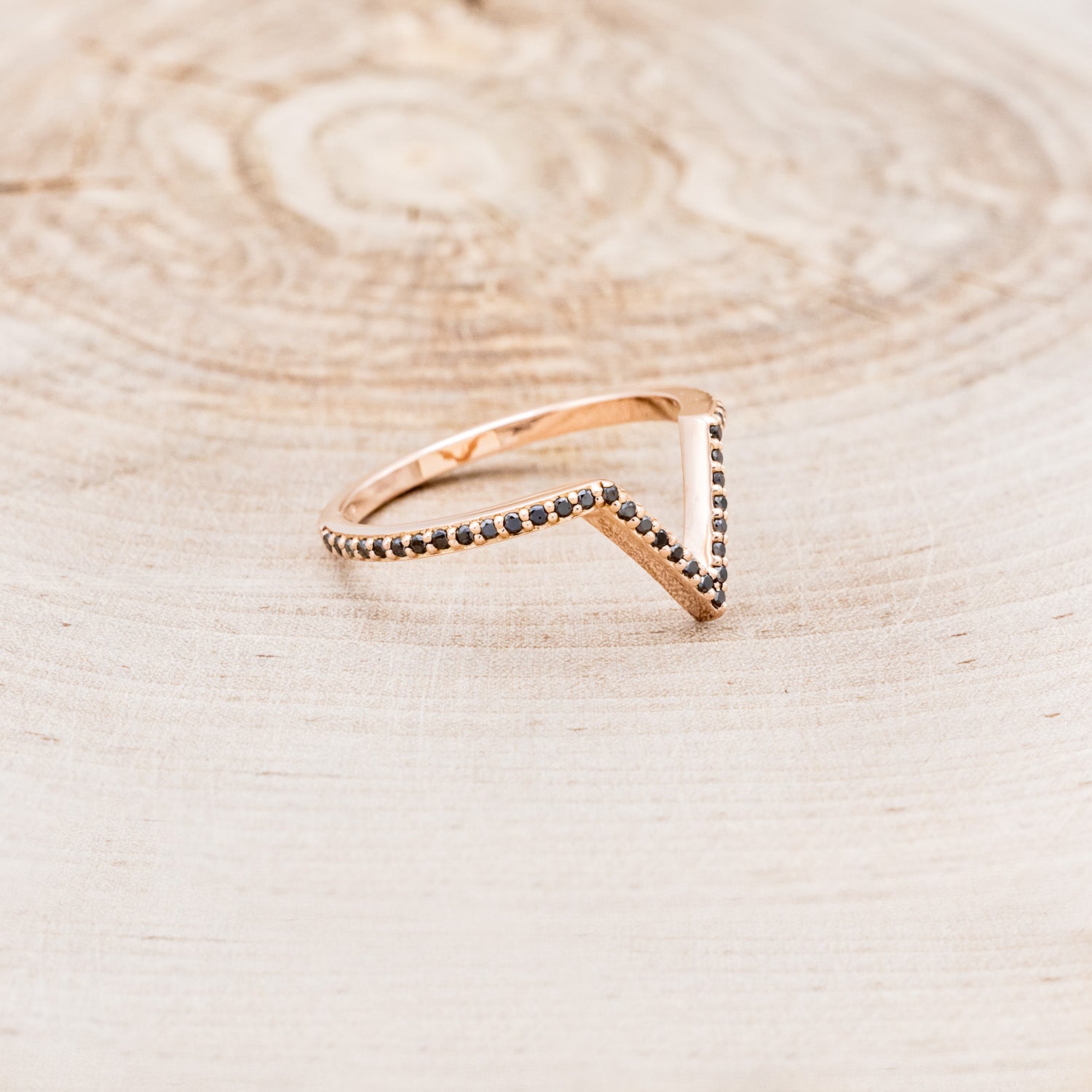 V-SHAPED TRACER WITH BLACK DIAMONDS-2