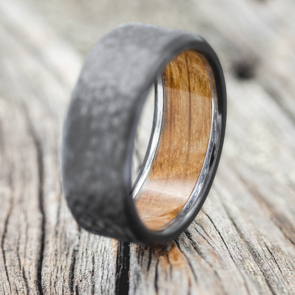 HAMMERED WEDDING BAND WITH WHISKEY BARREL LINING-8
