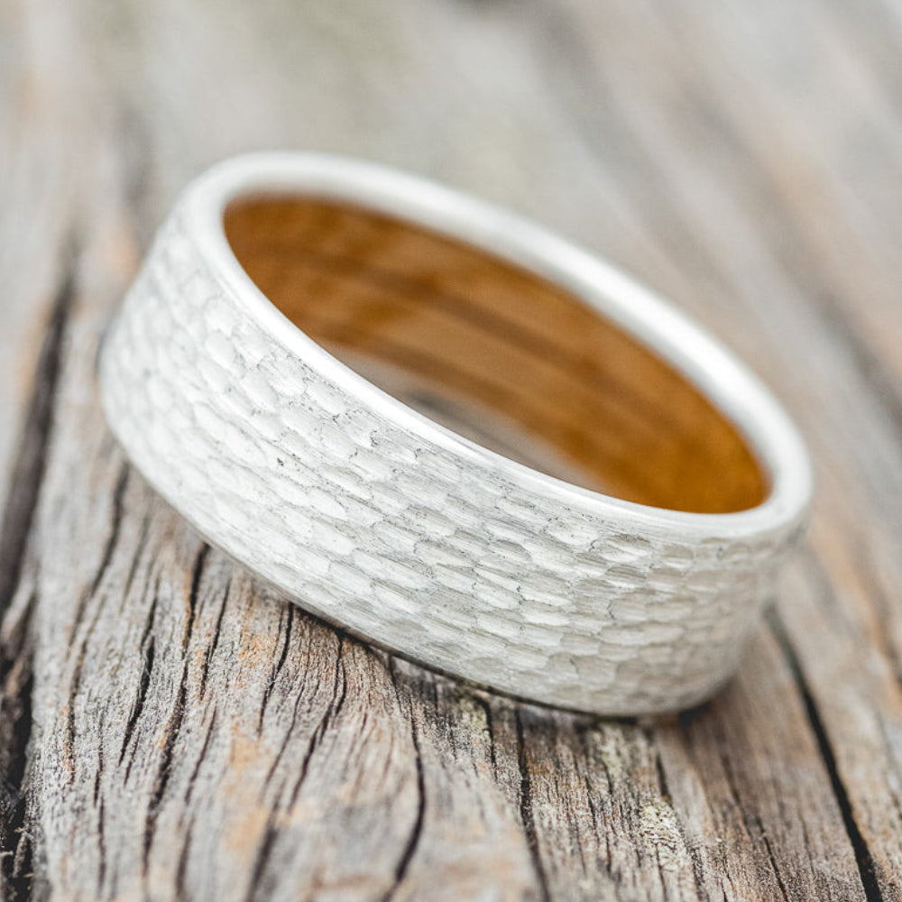 HAMMERED WEDDING BAND WITH WHISKEY BARREL LINING-17