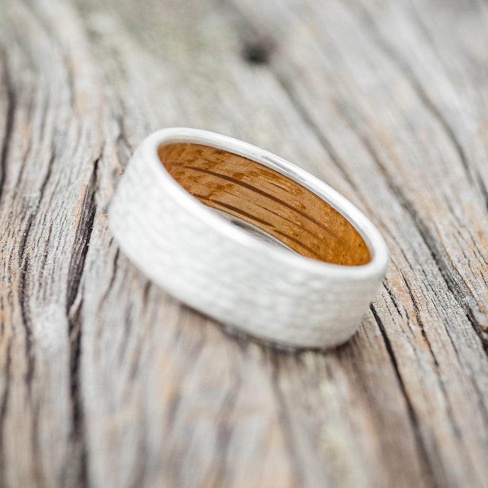 HAMMERED WEDDING BAND WITH WHISKEY BARREL LINING-18
