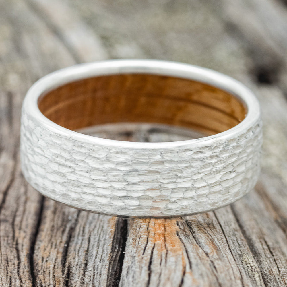 HAMMERED WEDDING BAND WITH WHISKEY BARREL LINING-21