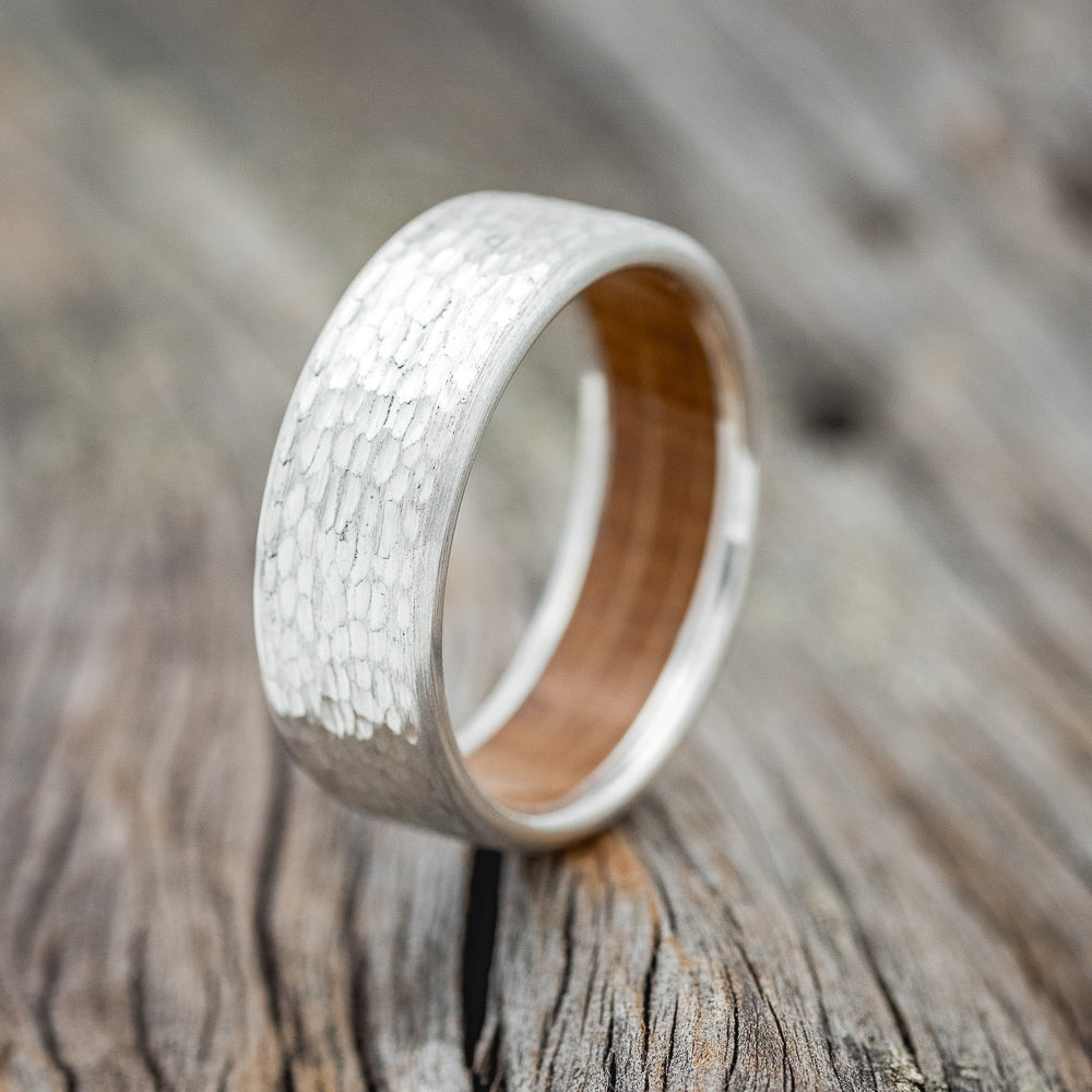 HAMMERED WEDDING BAND WITH WHISKEY BARREL LINING-15