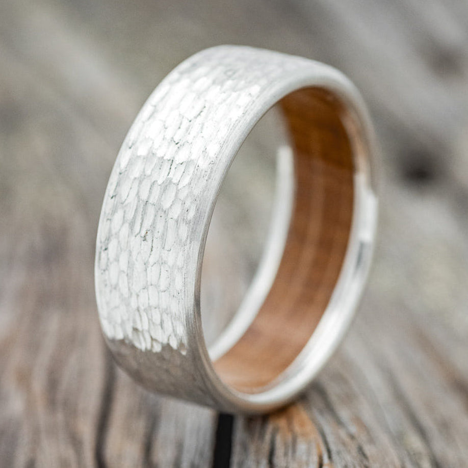 HAMMERED WEDDING BAND WITH WHISKEY BARREL LINING-15