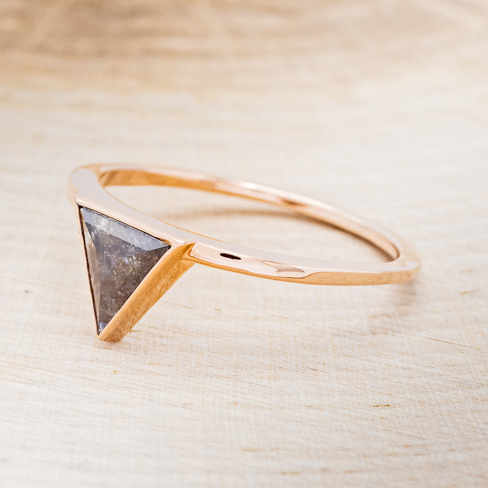 "JENNY FROM THE BLOCK" - TRIANGLE SALT & PEPPER DIAMOND ENGAGEMENT RING WITH V-SHAPED TRACER-9