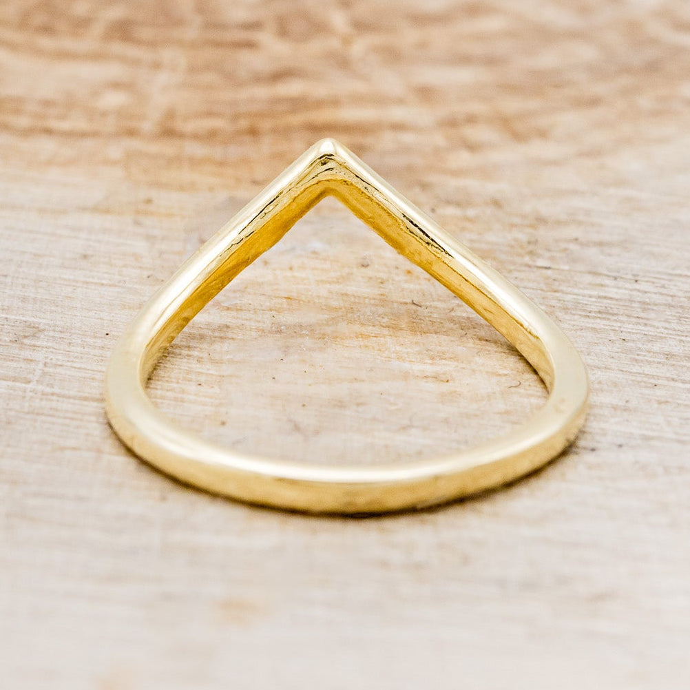 V-SHAPED 14K GOLD STACKER BAND-5