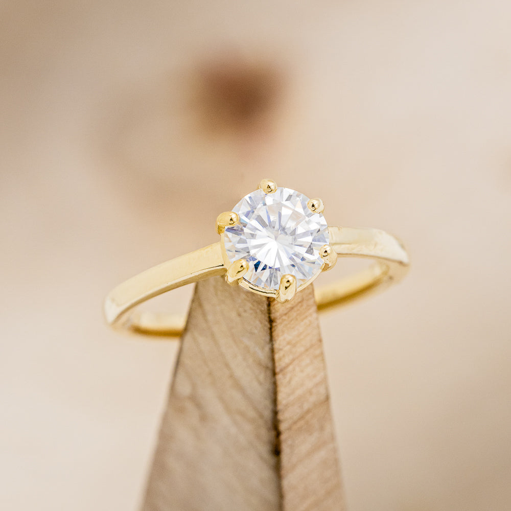 CLADDAGH BRIDAL SUITE - ROUND CUT MOISSANITE SOLITAIRE ENGAGEMENT RING WITH DIAMOND ACCENTS TRACER & CLADDAGH TRACER-7