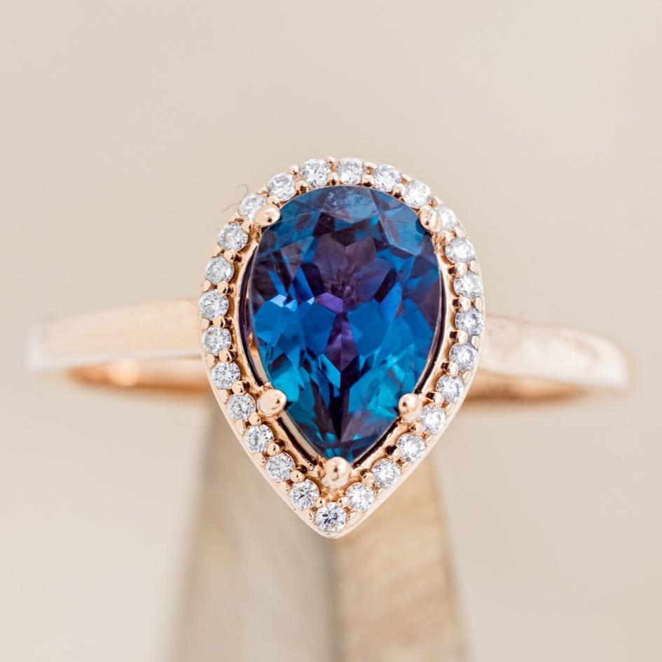 "CLARISS" - BRIDAL SUITE - PEAR SHAPED LAB-GROWN ALEXANDRITE ENGAGEMENT RING WITH DIAMOND HALO & TRACERS-7