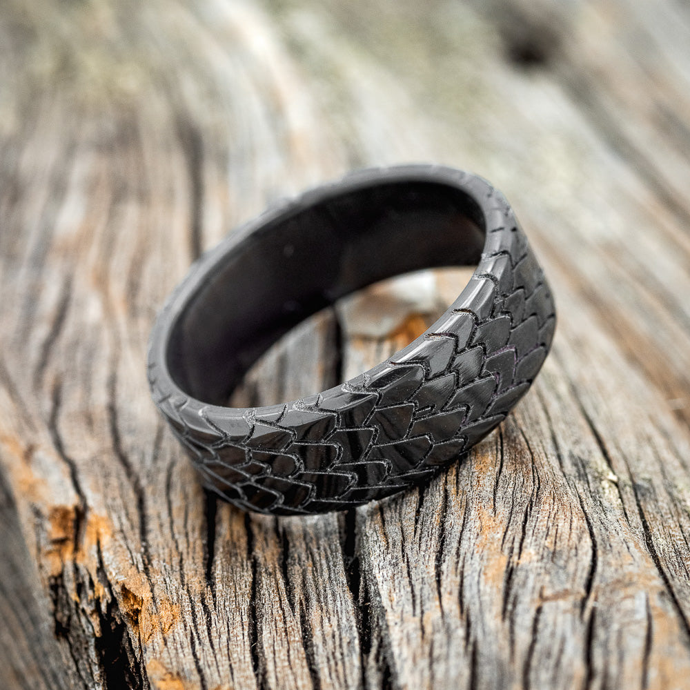 "ECHO" - CUSTOM EMBOSSED DRAGON SCALE WEDDING BAND - SIZE 11-3