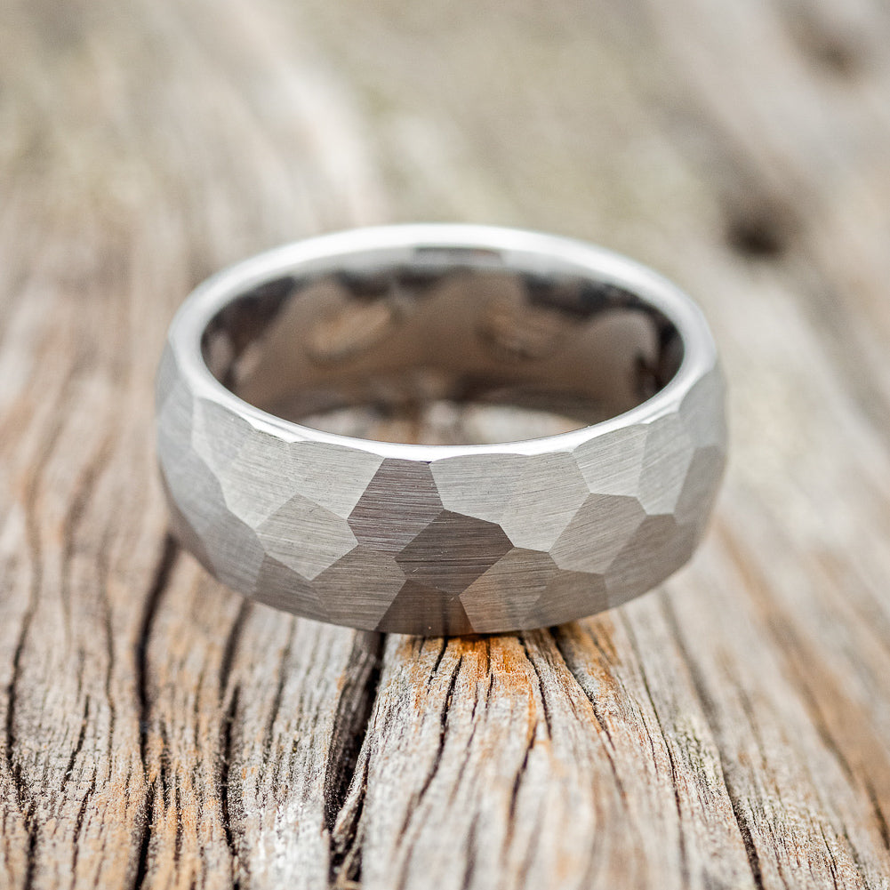 FACETED WEDDING RING WITH WAVE ENGRAVED LINING-5