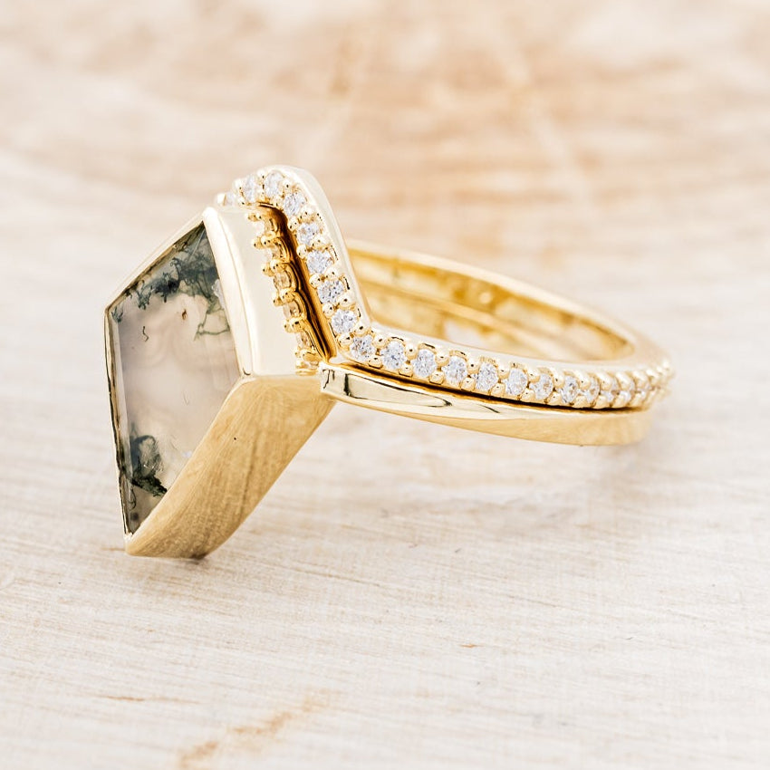 "WILLA" - KITE CUT MOSS AGATE SOLITAIRE ENGAGEMENT RING WITH DIAMOND TRACER-4