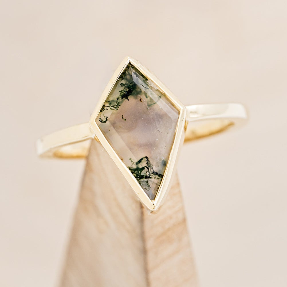 "WILLA" - KITE CUT MOSS AGATE SOLITAIRE ENGAGEMENT RING WITH DIAMOND TRACER-6
