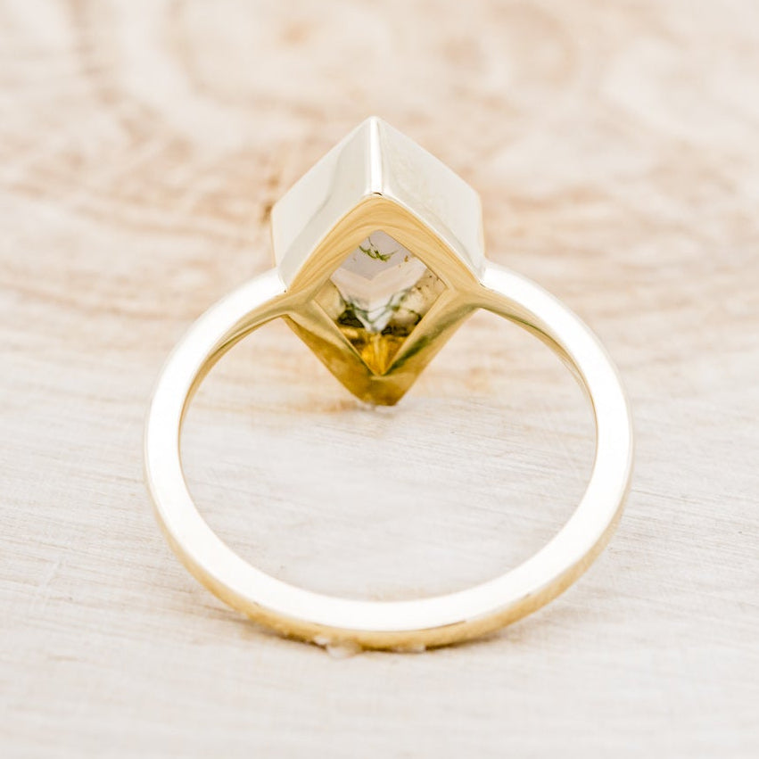 "WILLA" - KITE CUT MOSS AGATE SOLITAIRE ENGAGEMENT RING WITH DIAMOND TRACER-7