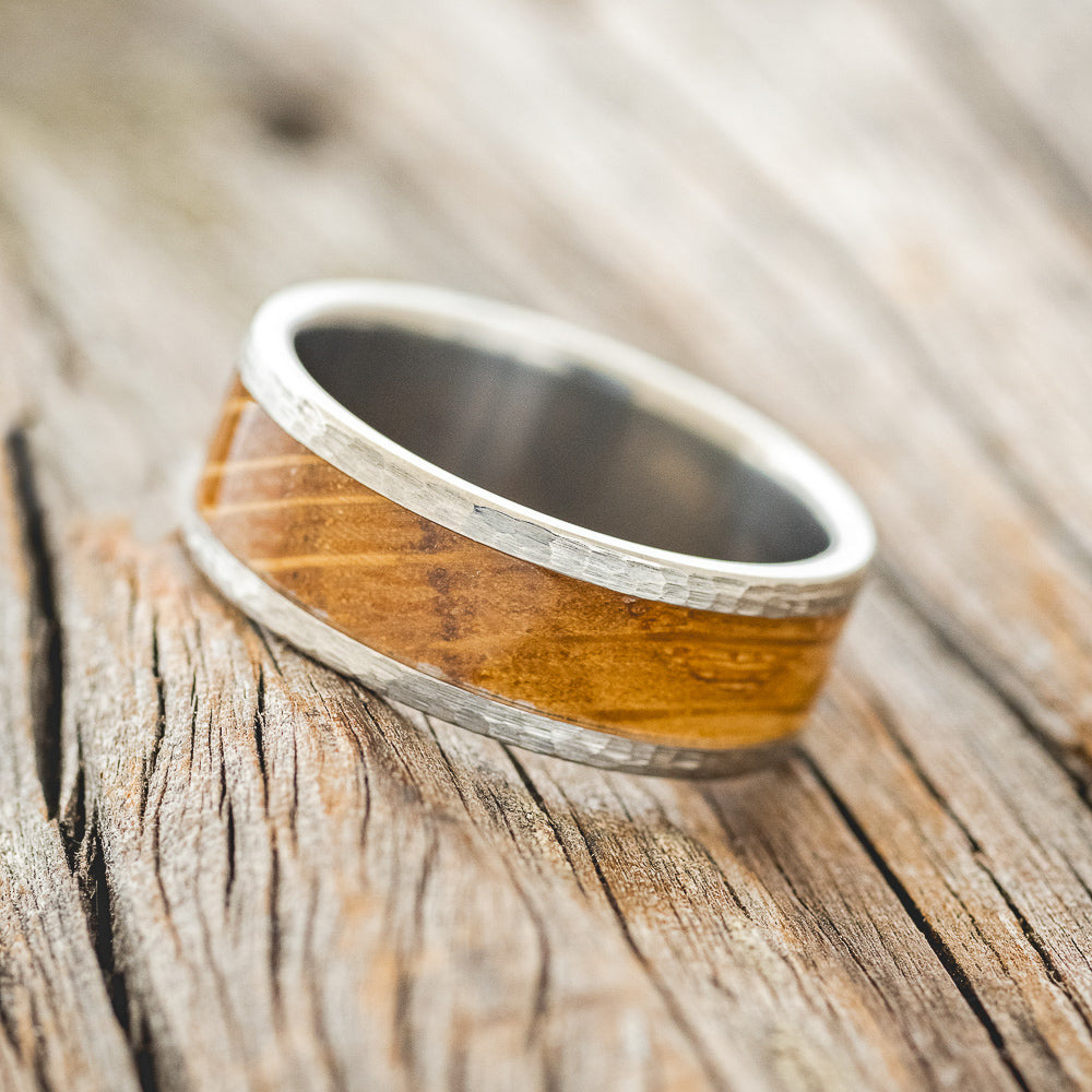 "KALDER" - WHISKEY BARREL OAK WEDDING BAND WITH HAMMERED FINISH-2