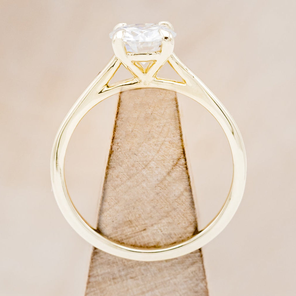 4 PRONG ROUND CUT MOISSANITE SOLITAIRE ENGAGEMENT RING-11