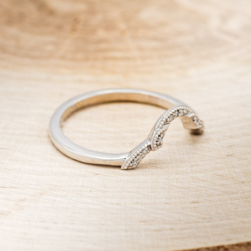 "FLORENCE" - ROUND CUT LAB-GROWN ALEXANDRITE ENGAGEMENT RING WITH DIAMOND ACCENTS & TRACER-12