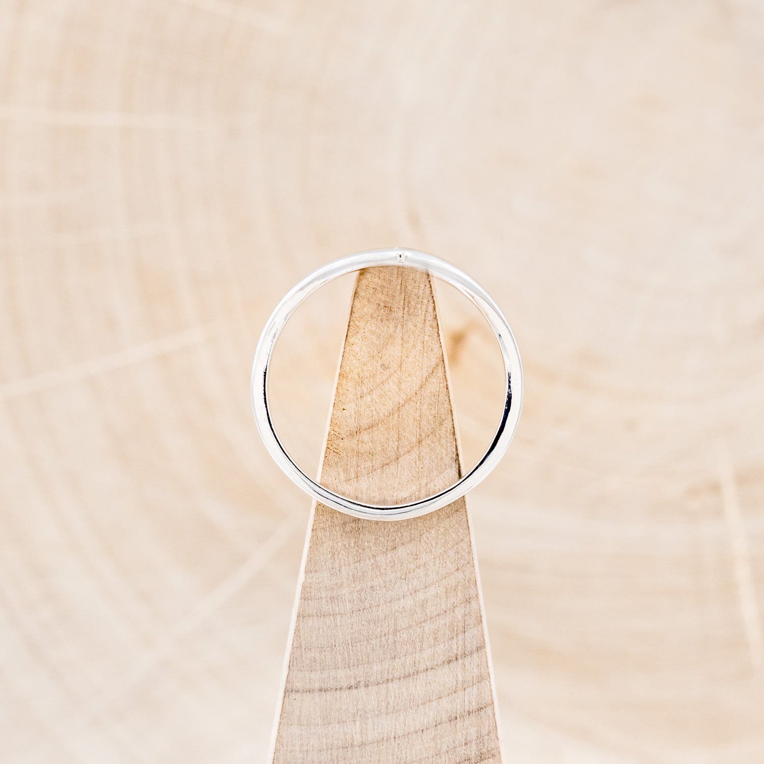 V-SHAPED 14K GOLD STACKER BAND-11