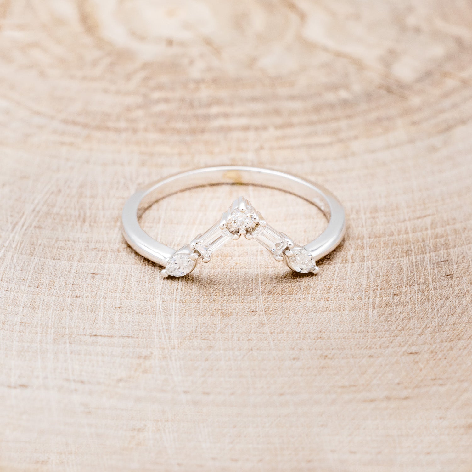 "MELODY" - V-SHAPED TRACER WITH DIAMONDS-17