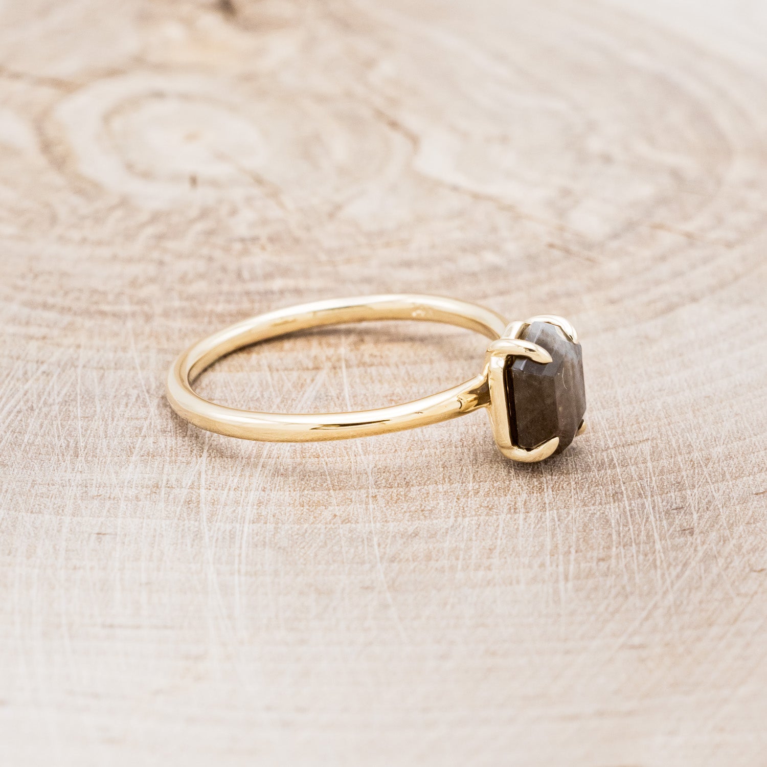 "AURUM" -LABRADORITE SOLITAIRE ENGAGEMENT RING - 14K YELLOW GOLD - SIZE 7-2