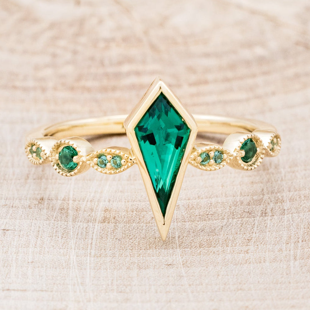 "BIANCA" - BRIDAL SUITE - KITE CUT LAB-GROWN EMERALD ENGAGEMENT RING WITH EMERALD & DIAMOND ACCENTS-7