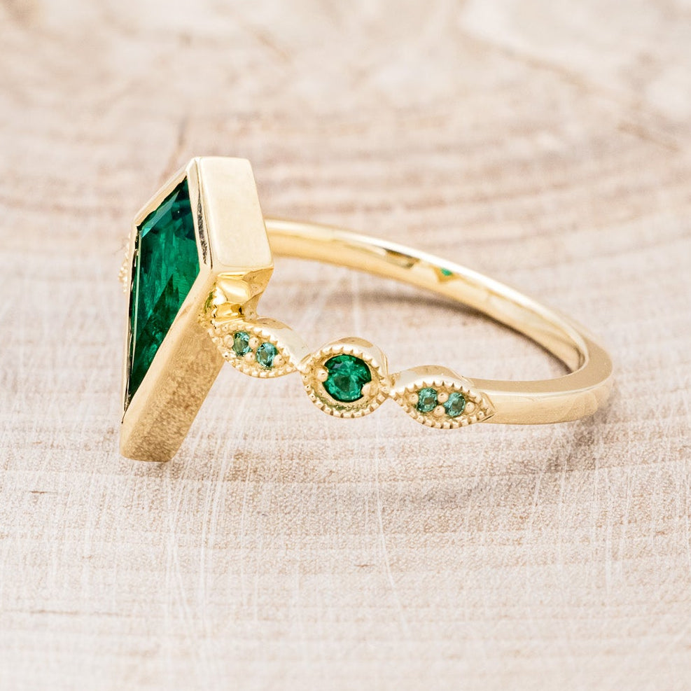 "BIANCA" - BRIDAL SUITE - KITE CUT LAB-GROWN EMERALD ENGAGEMENT RING WITH EMERALD & DIAMOND ACCENTS-9
