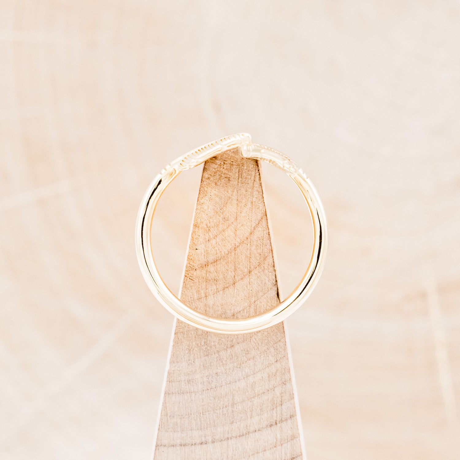 "FALA" - FEATHER ACCENTED TRACER WEDDING BAND-18