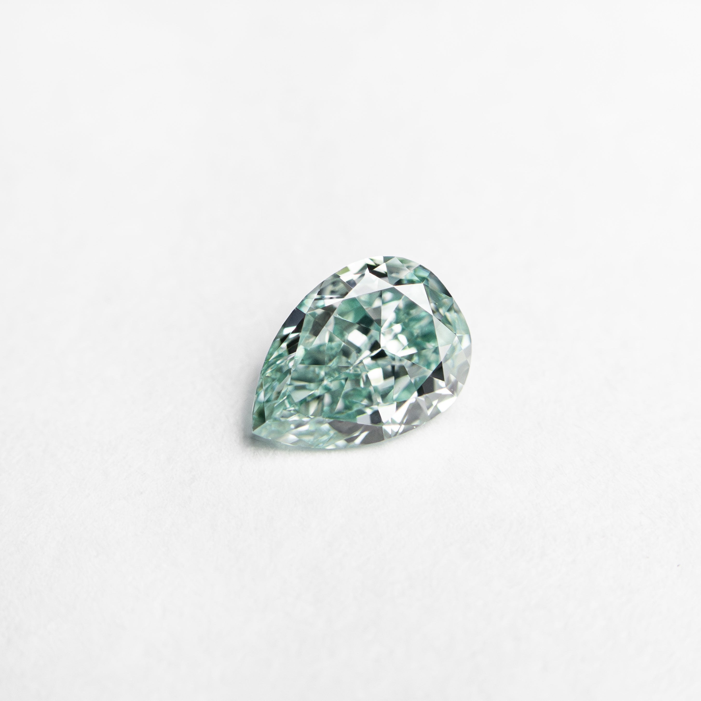 0.32ct 5.48x3.95x2.17mm GIA VVS2 Fancy Vivid Bluish Green Pear Brilliant 24131-01