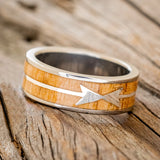 "SLANT" - CHANNEL EMBOSSED ARROWS WEDDING BAND WITH WHISKEY BARREL WOOD - TITANIUM - SIZE 10 1/2-5