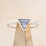 "JENNY FROM THE BLOCK" -  GREY MOISSANITE ENGAGEMENT RIN - 14K WHITE GOLD - SIZE 5 3/4