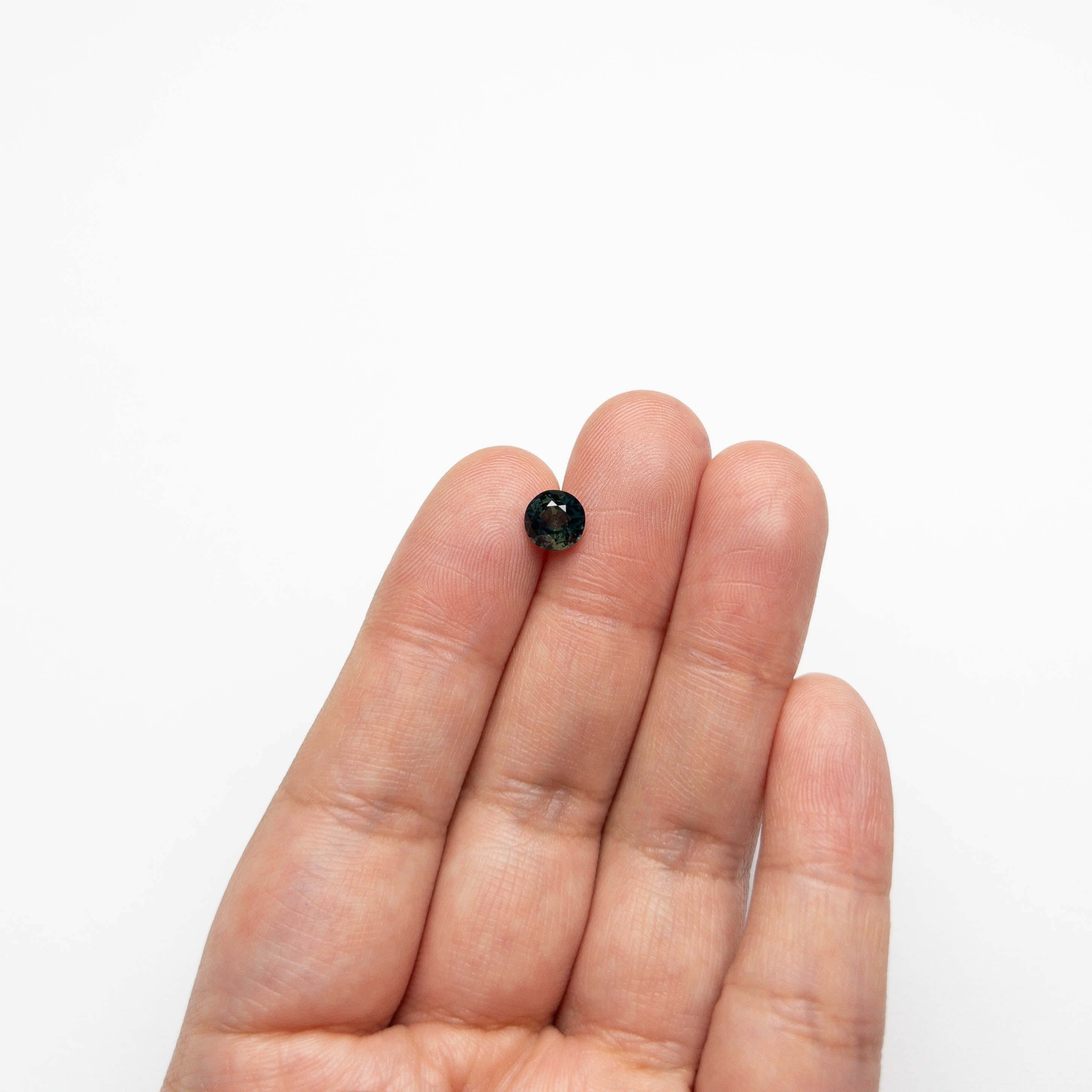 1.39ct 6.45x6.42x4.21mm Round Brilliant Sapphire 20674-09-Staghead Designs