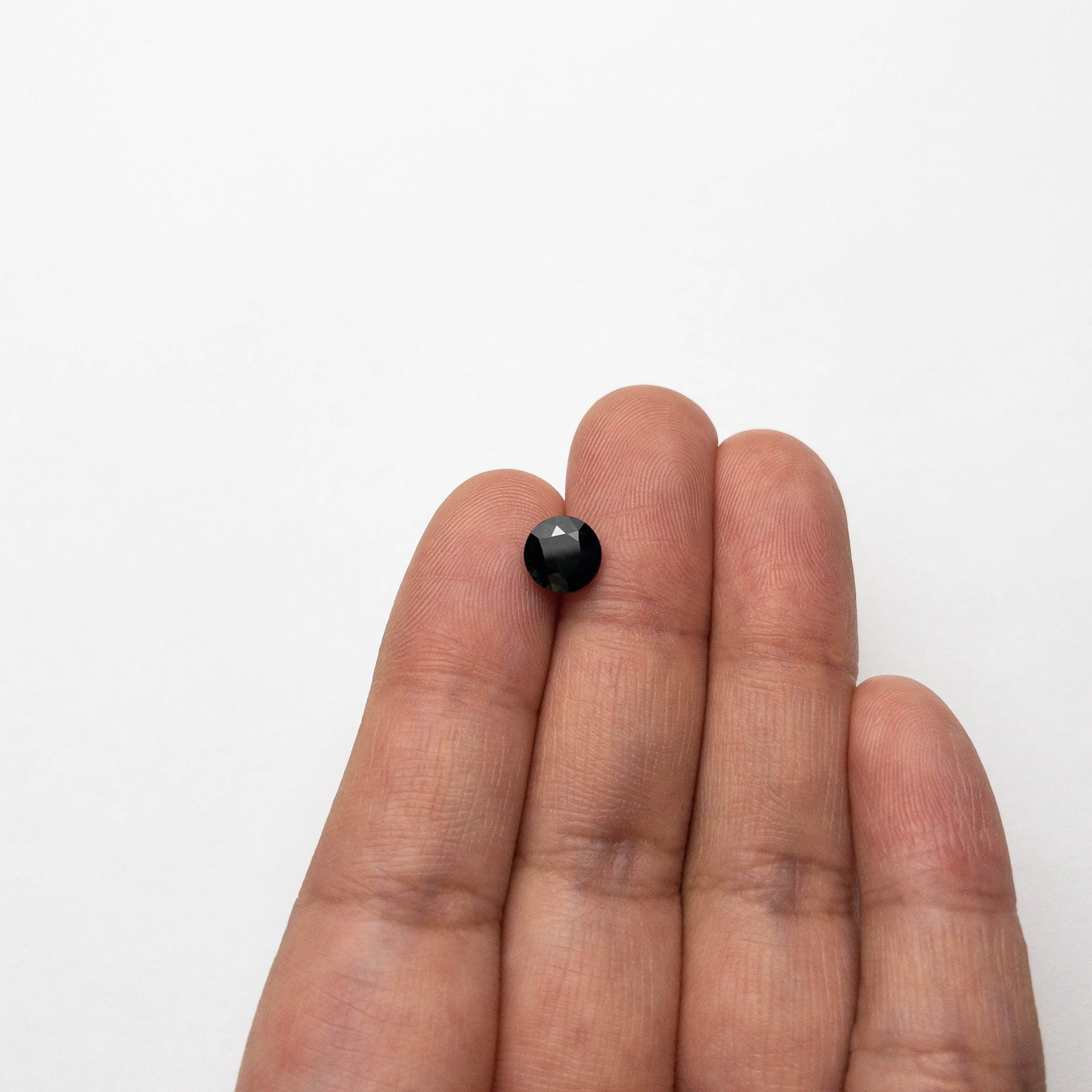 1.84ct 7.05x6.99x4.76mm Round Brilliant Sapphire 20959-10-Staghead Designs