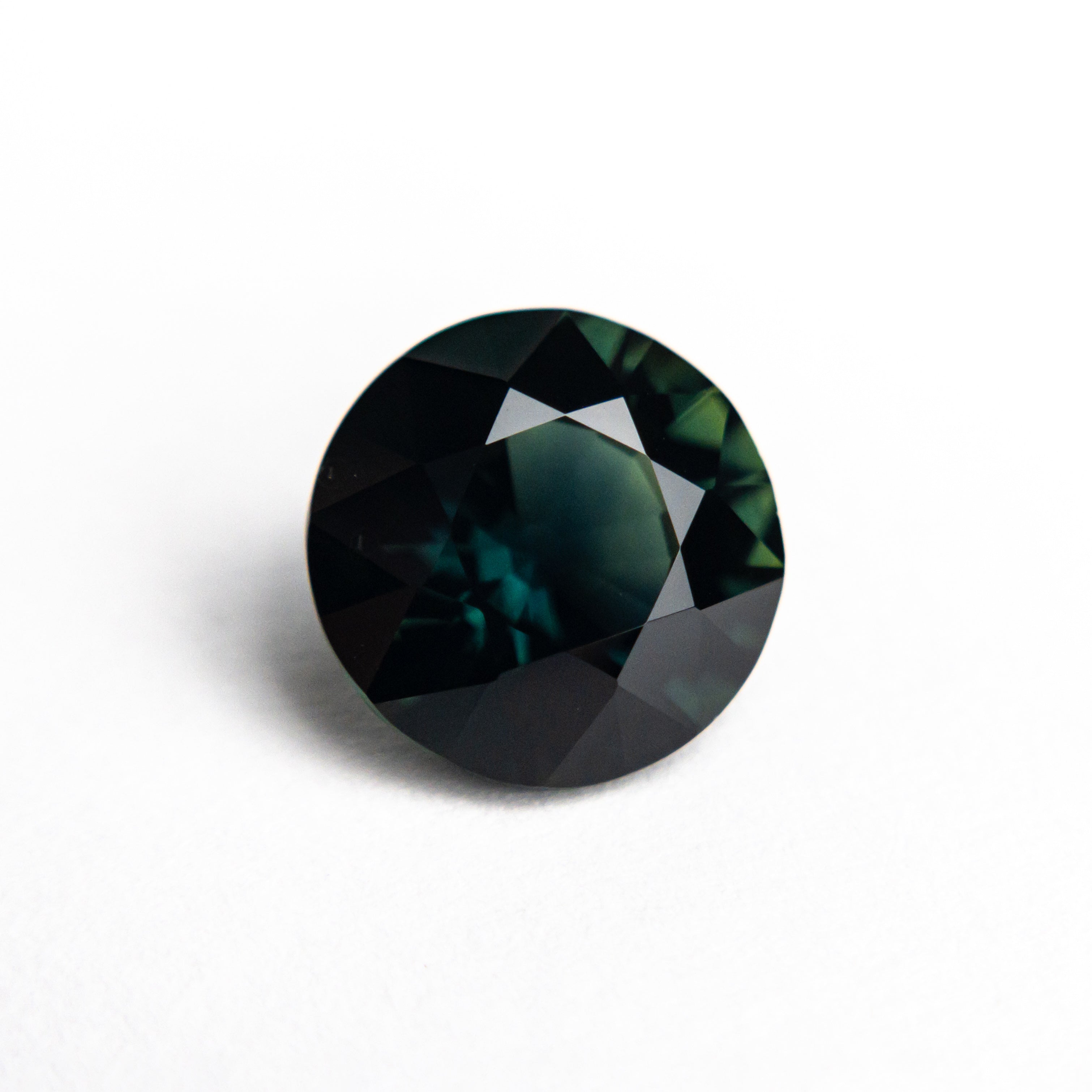 2.33ct 8.31x8.23x4.67mm Round Brilliant Sapphire 20960-06-Staghead Designs