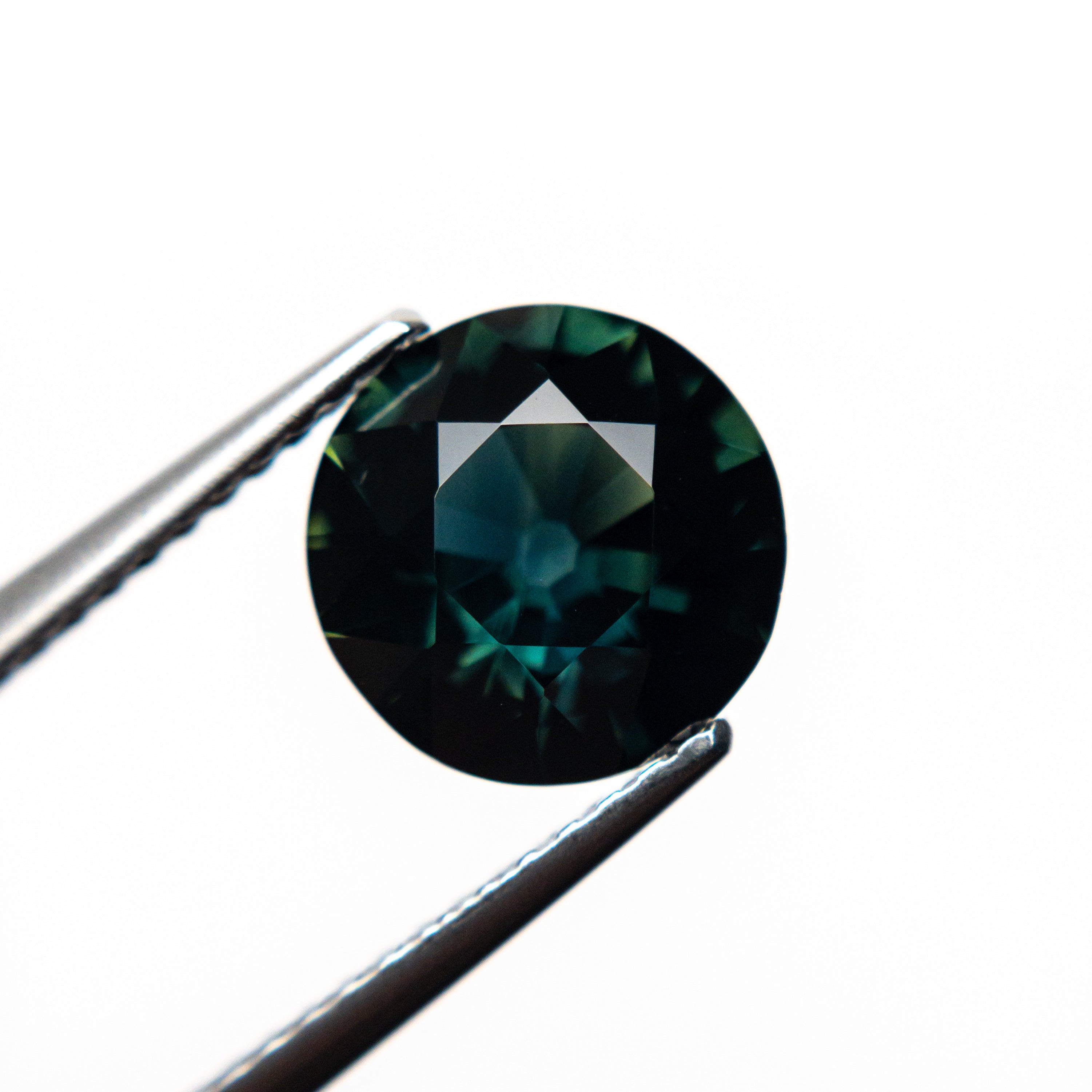 2.33ct 8.31x8.23x4.67mm Round Brilliant Sapphire 20960-06-Staghead Designs