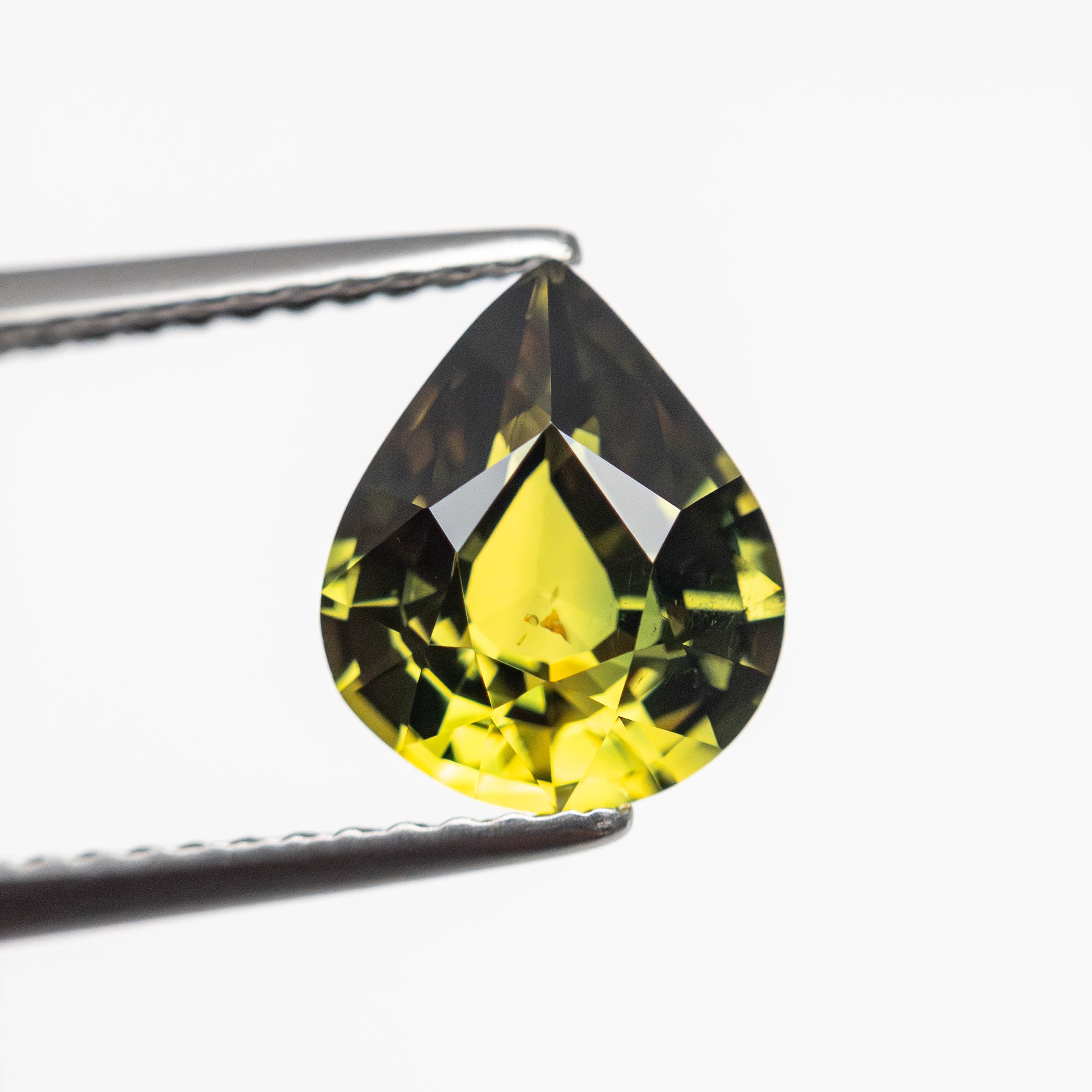 2.10ct 8.66x7.26x4.62mm Pear Brilliant Sapphire 23495-02-Staghead Designs