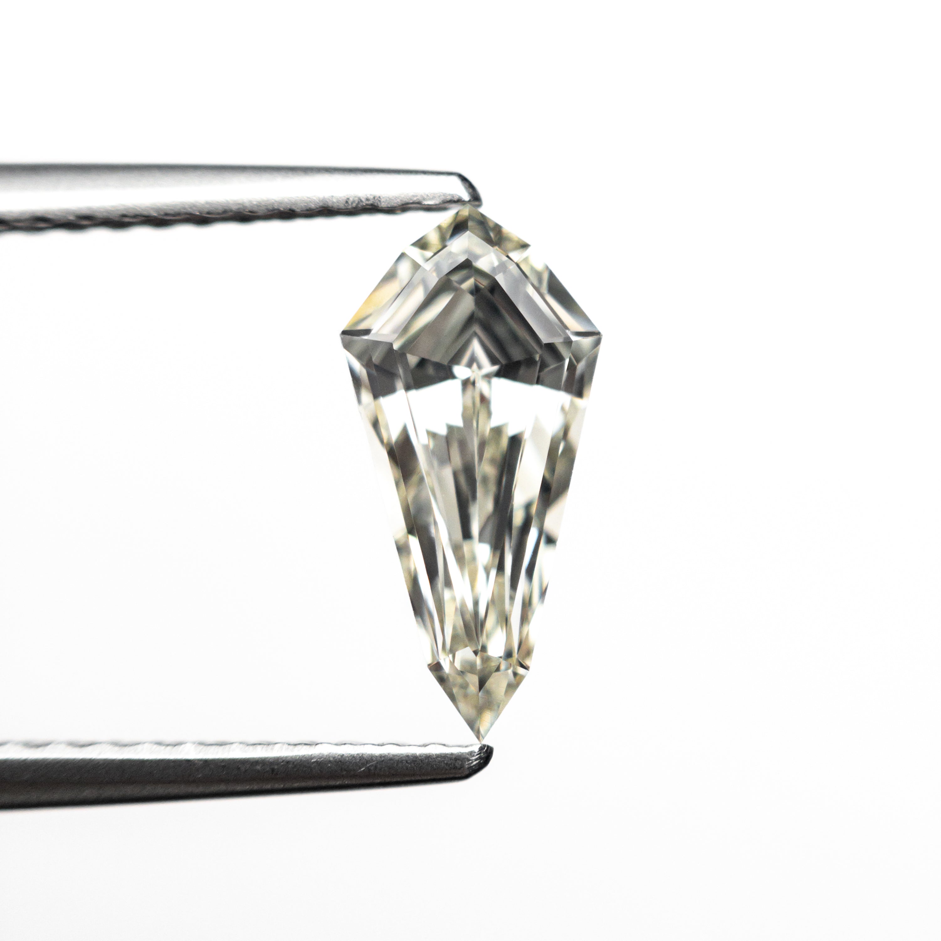 RETURNING D14186 JUNE 26 - 1.05ct 10.63x5.20x3.32mm VS1 M-N Shield Step Cut 25956-01-Staghead Designs