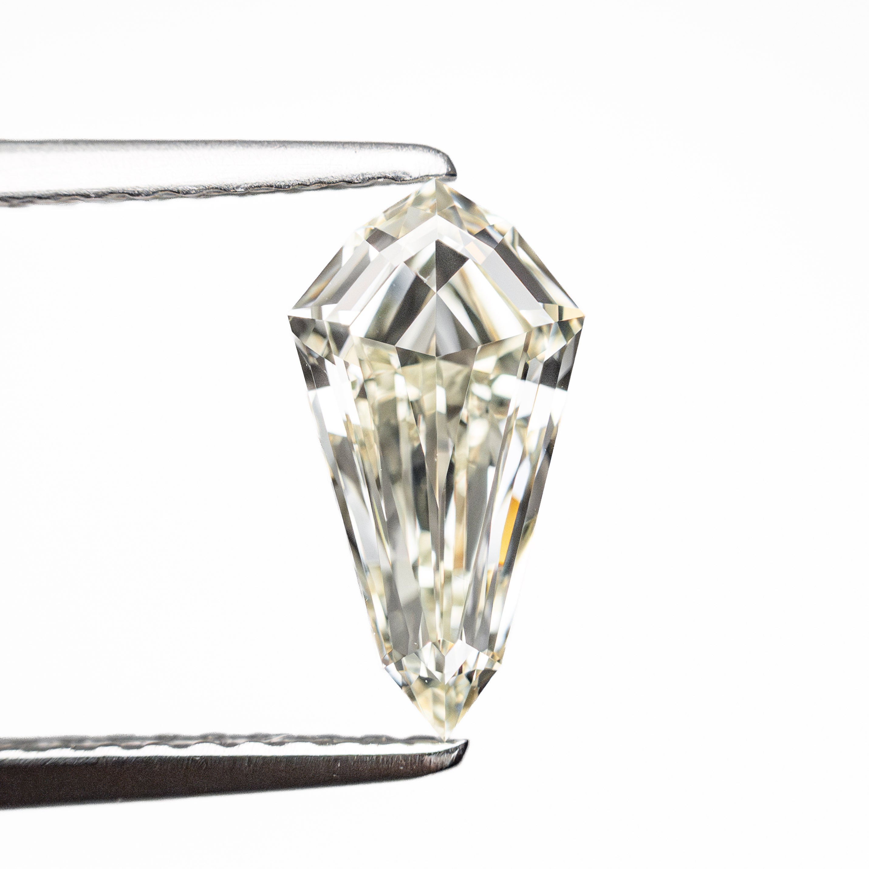 1.02ct 10.15x5.35x3.01mm VVS2 M-N Shield Step Cut 25957-01-Staghead Designs