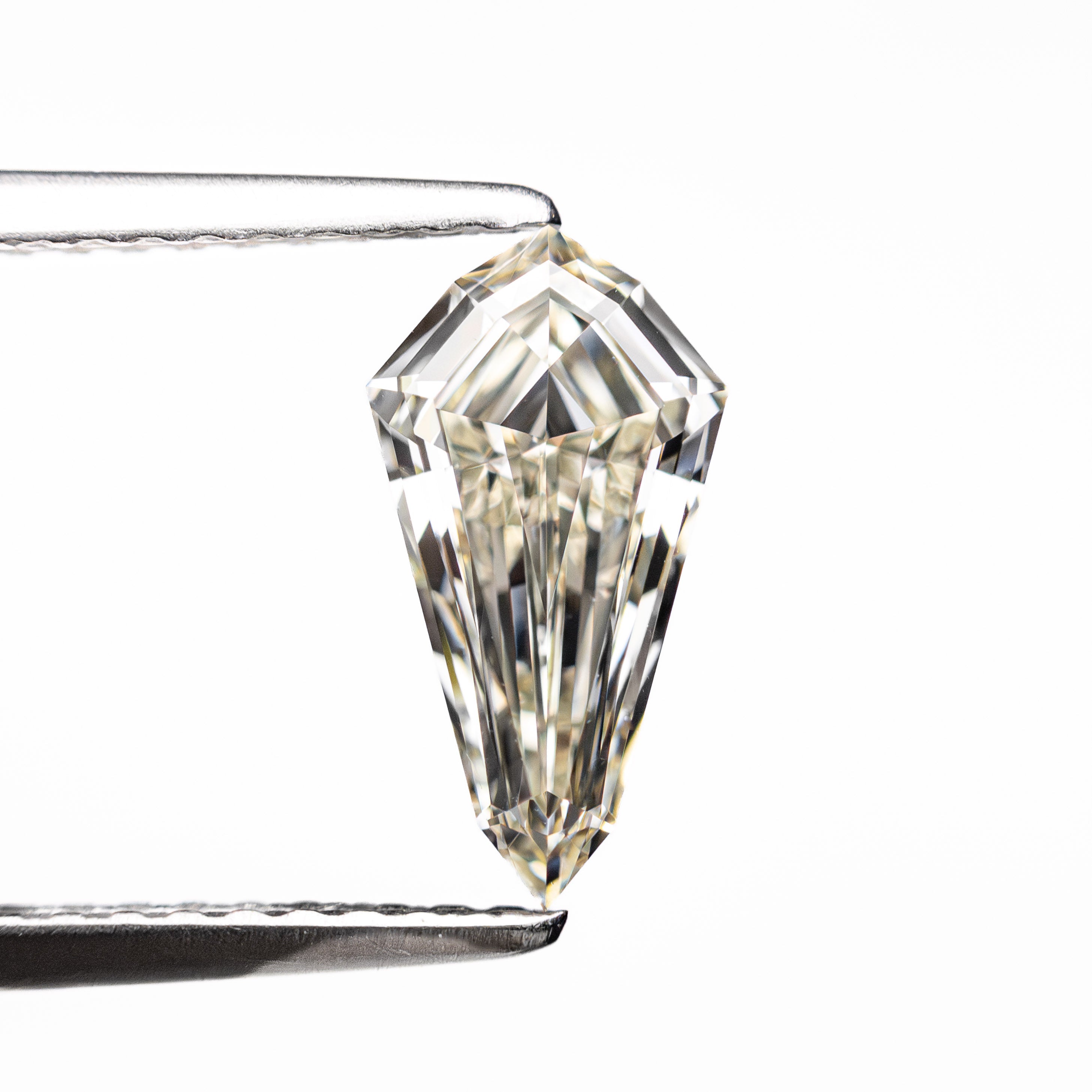 RETURNING D14186 JUNE 26 - 1.00ct 10.15x5.36x3.05mm VVS1 L Shield Step Cut 25957-02-Staghead Designs