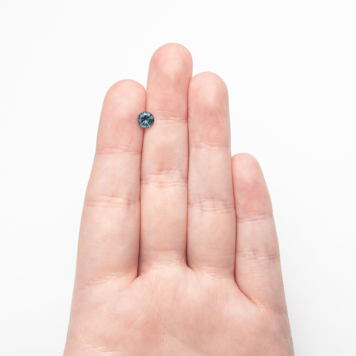 0.80ct 5.57x5.53x3.54mm Round Brilliant Sapphire 26134-23-Staghead Designs